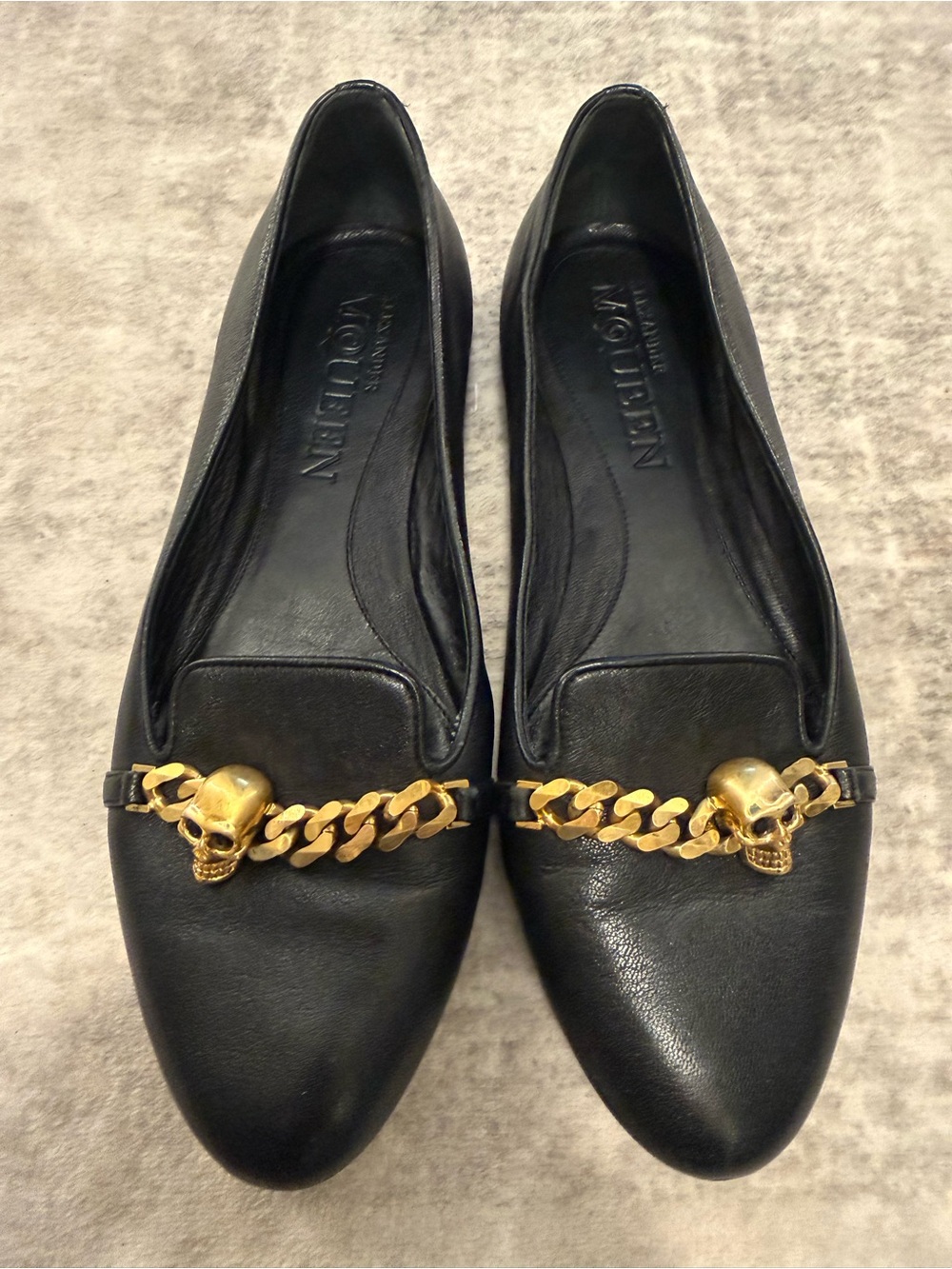 Alexander McQueen Black Leather Loafers with Gold Skull Chain, size 8 (38)